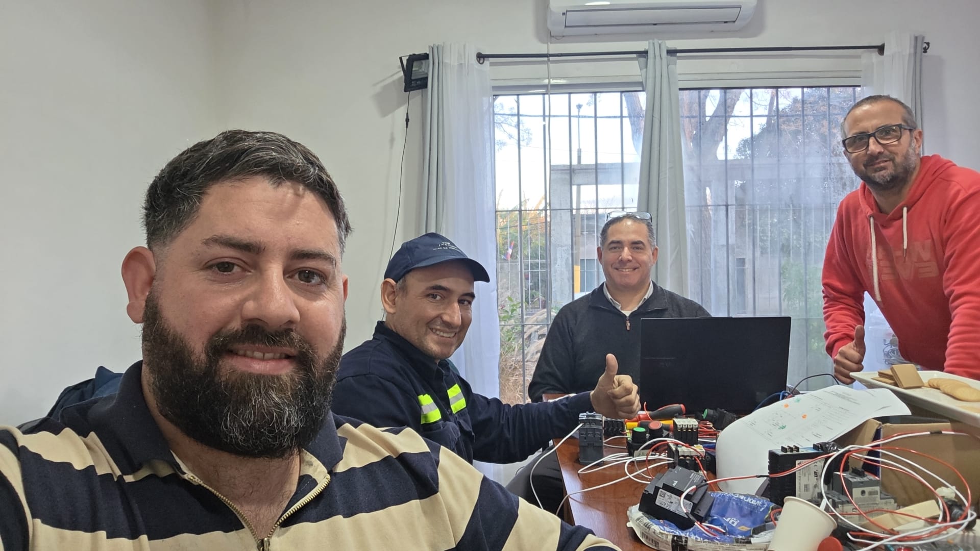 Electricidad Industrial. Julio_2025
Nos acompañan 
Brian FIGUEREDO de STL
Damián FRANCO de Fanaproqui,
Marcelo JUAREZ de STL