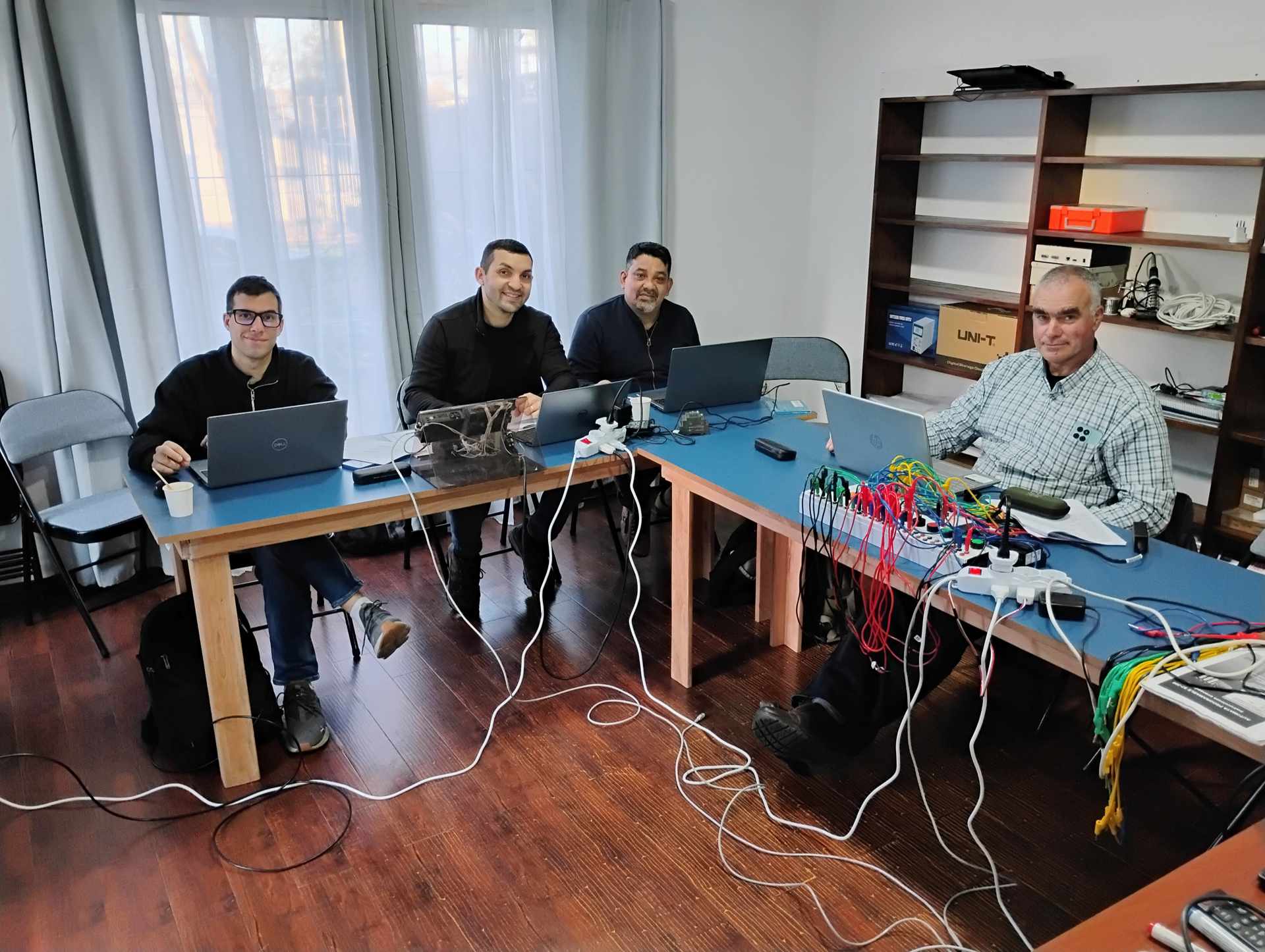 Curso de programación de PLC de 40 hs.
Estamos confiados y cumpliendo los objetivos planteados.