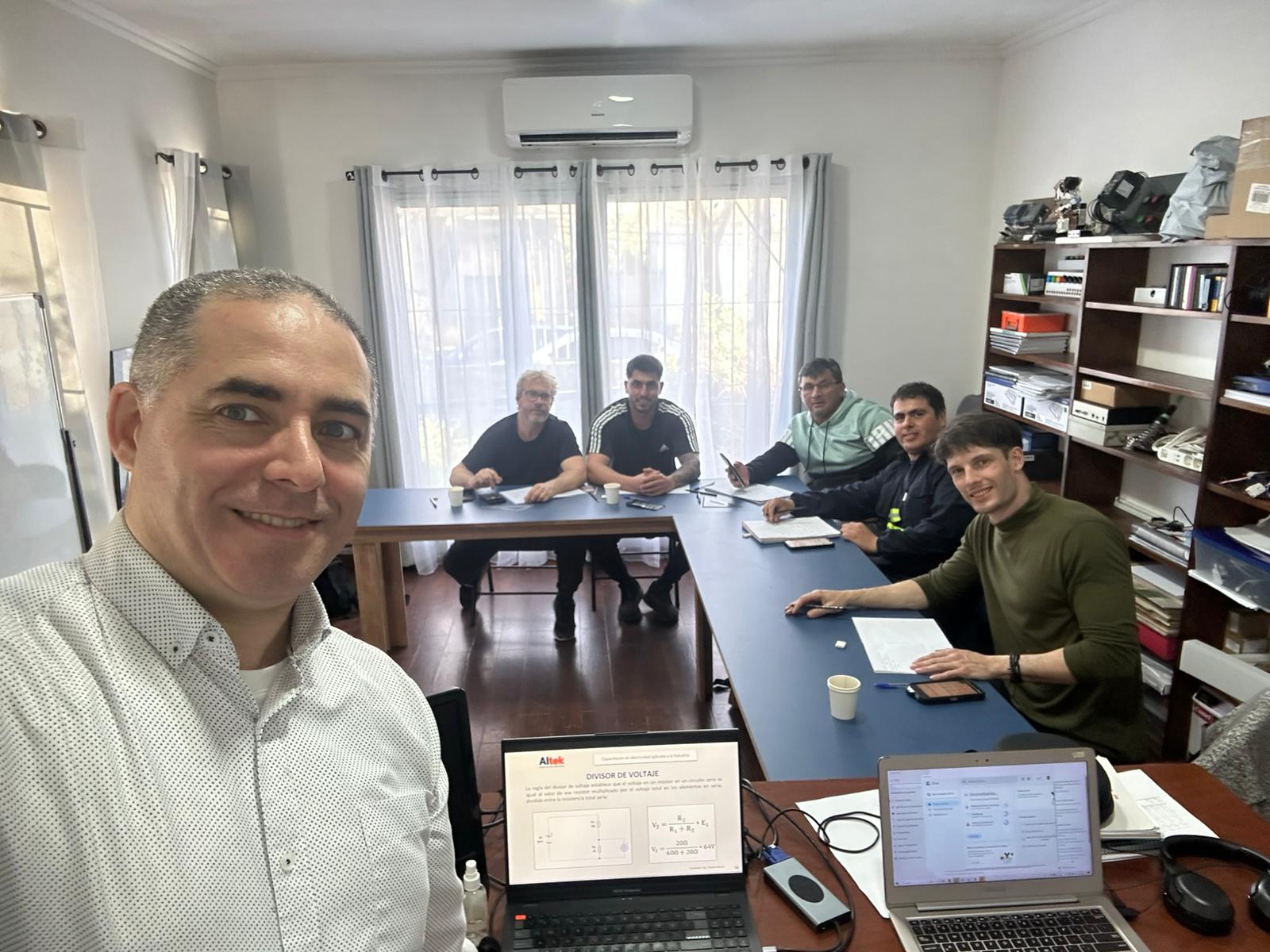 Capacitando en electricidad industrial, Septiembre 2025
