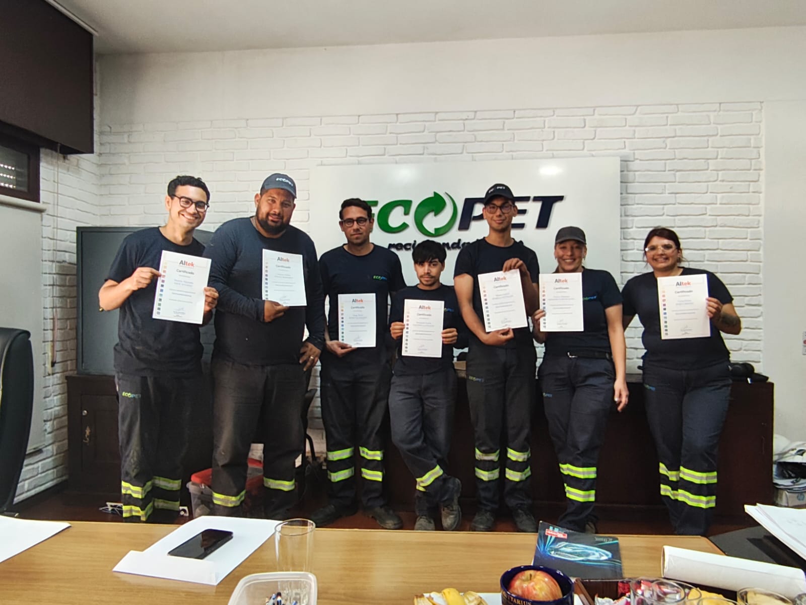 ECOPET - Finalizamos capacitación en electricidad industrial a medida. Gracias por confiar en Altek!!